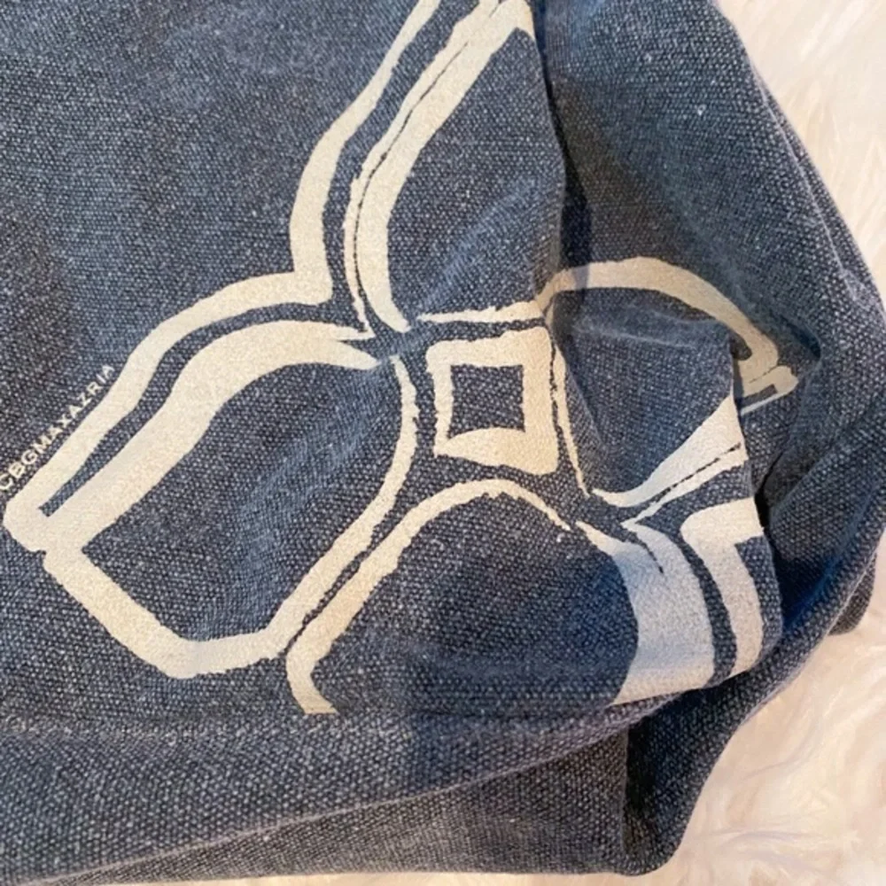 2/$20 BCBGMaxAzria Cotton Floral Shoulder Bag Grey